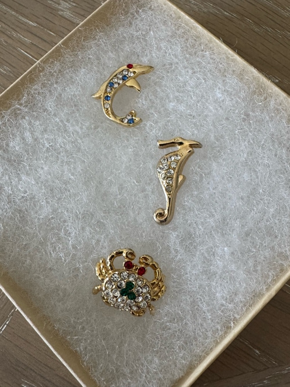 Women’s Jewelry. Gold Tone  Lapel Pin/Tie Tack Set.  Dolphin, Crab, and Seahorse